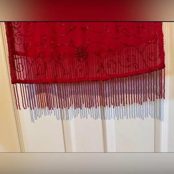 Elegant Vintage Red Beaded Evening
Shawl - Picture 4 of 6